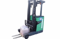 Xe nâng Reach Truck là gì