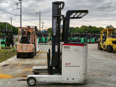 Cho Thuê Xe Nâng Điện 2 Tấn Đứng Lái Tại TP.HCM