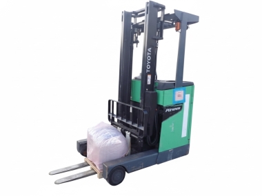 Xe nâng Reach Truck là gì