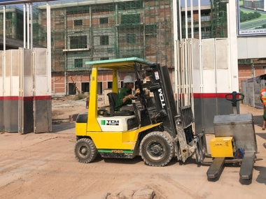 Tại sao nên sử dụng xe nâng hàng trong công trình xây dựng