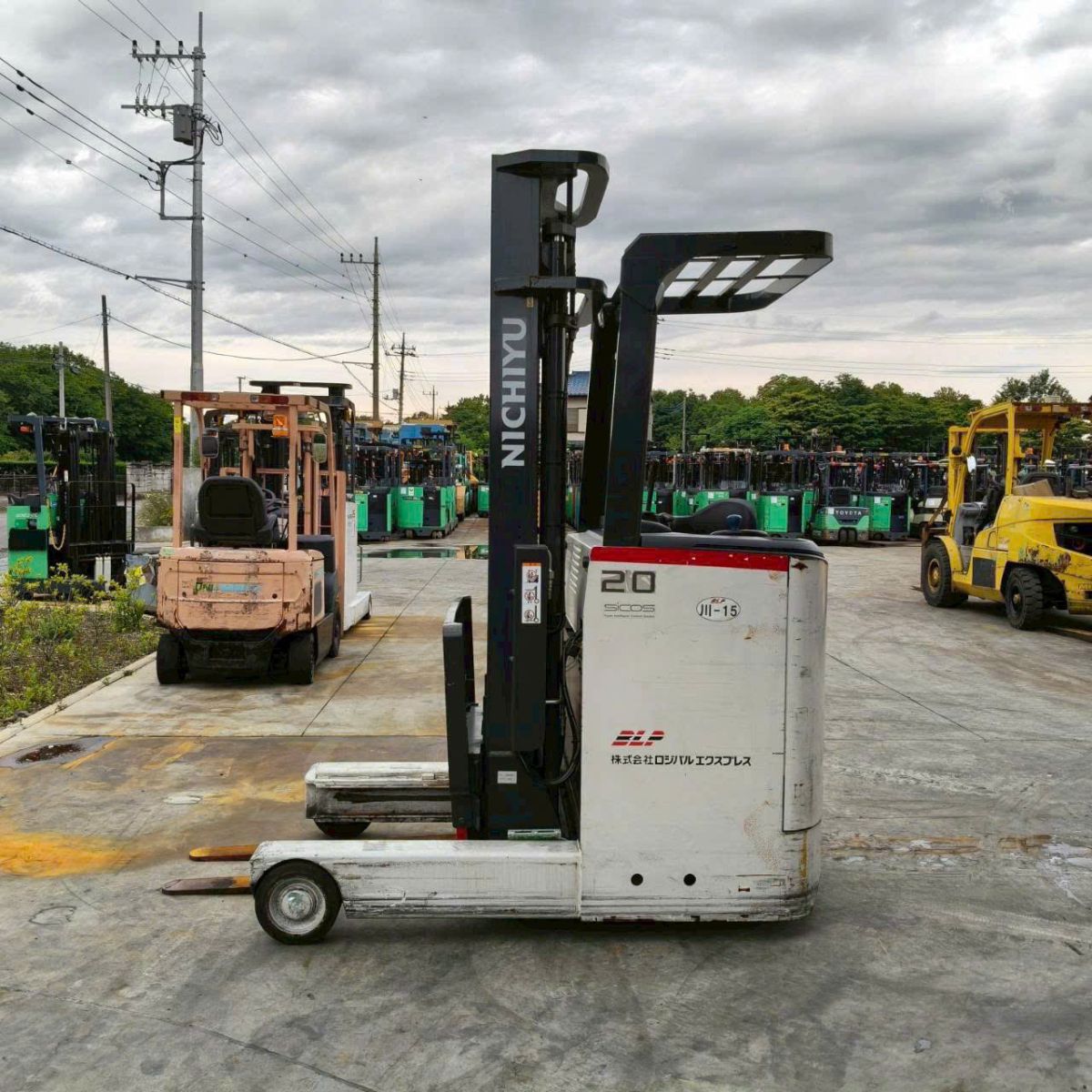 Cho Thuê Xe Nâng Điện 2 Tấn Đứng Lái Tại TP.HCM