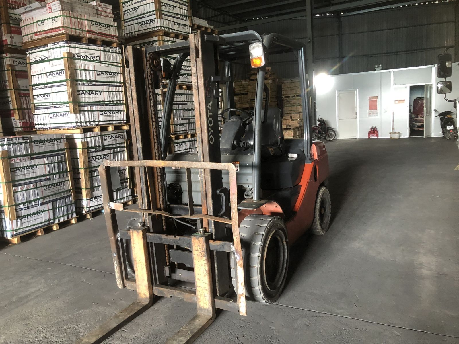Xe nâng khu công nghiệp Đồng An