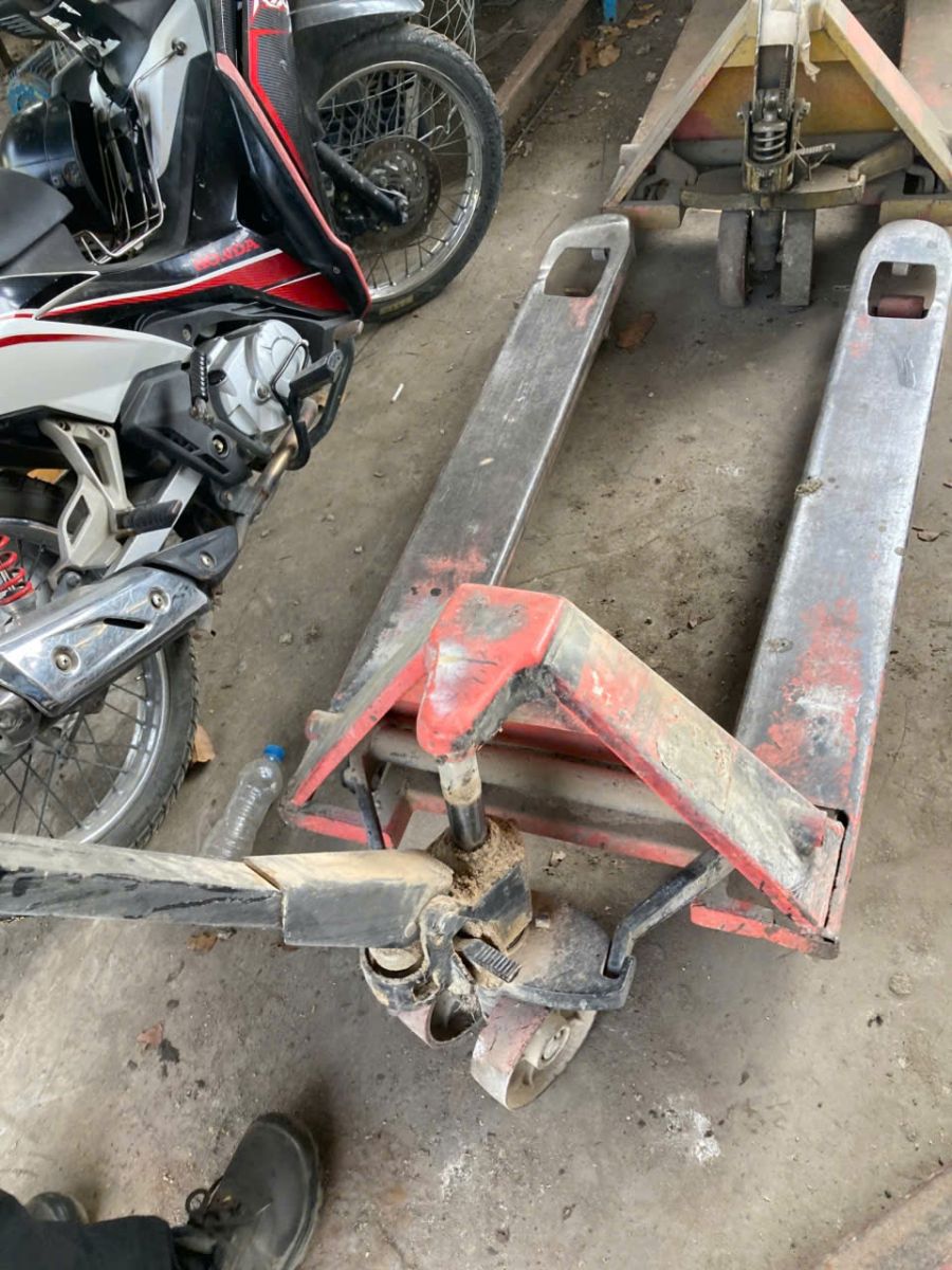 sửa xe nâng tay