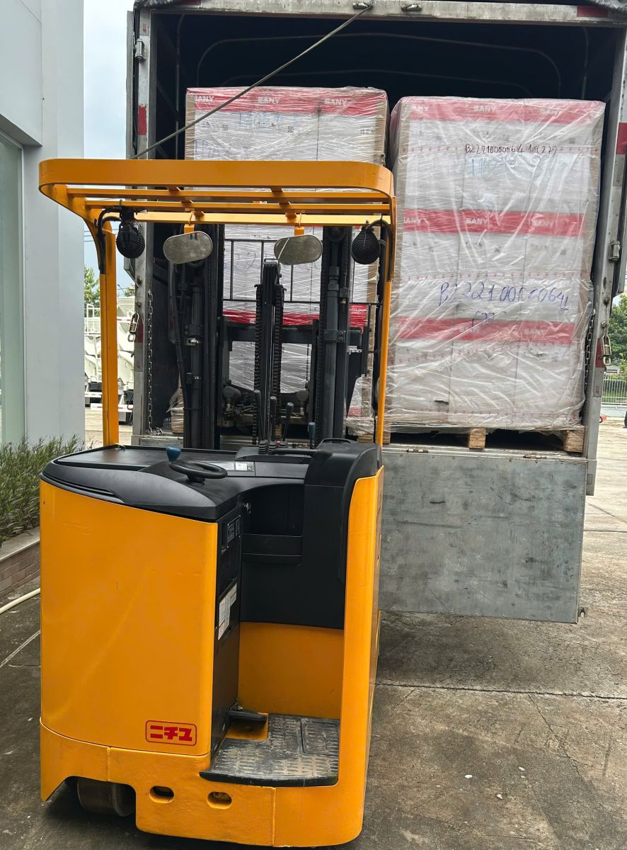 Thuê Xe Nâng Reach Truck Tại TP.HCM