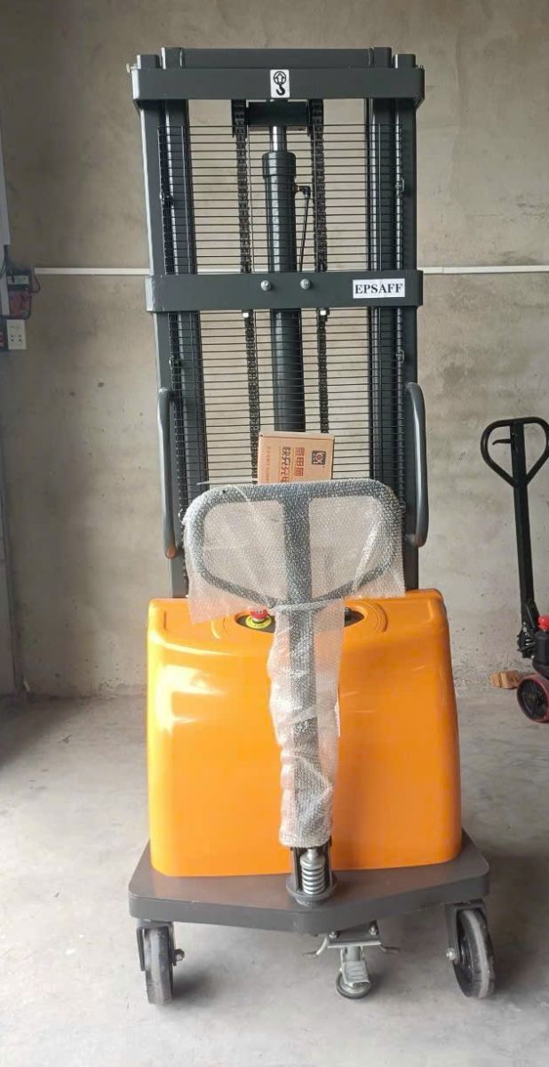 xe nâng điện bán tự động