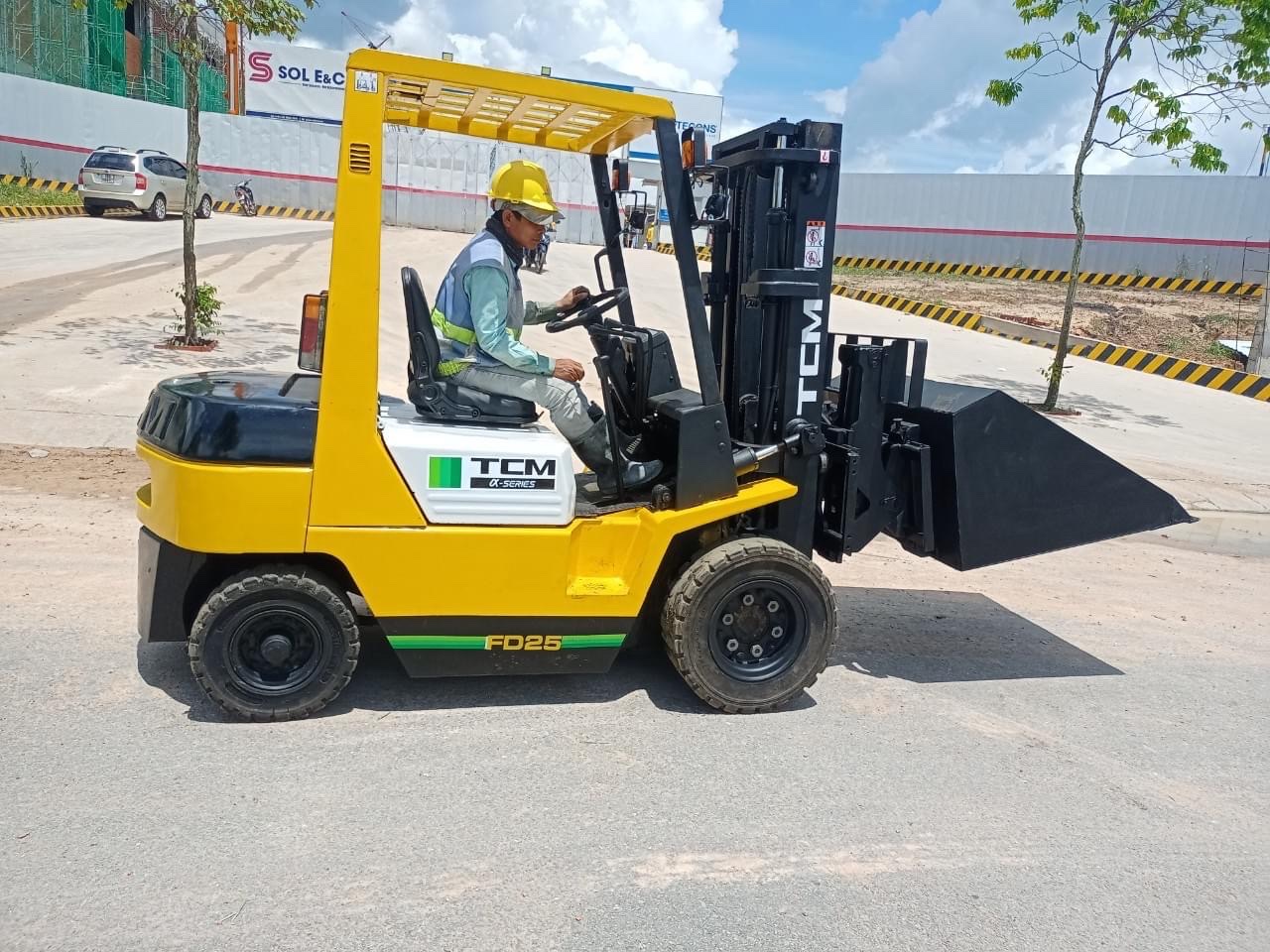 Xe nâng có gật gù