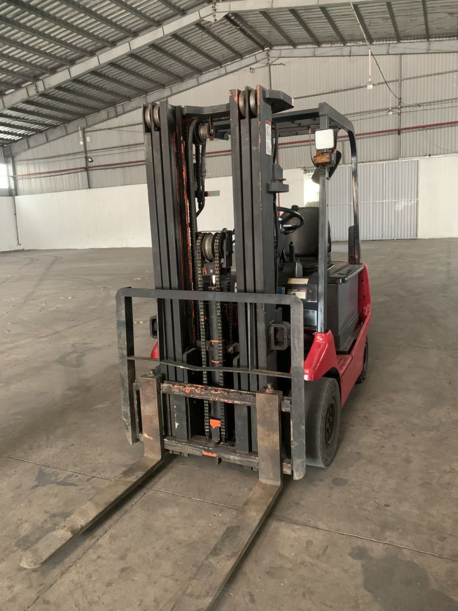 Xe nâng khu công nghiệp Sóng Thần