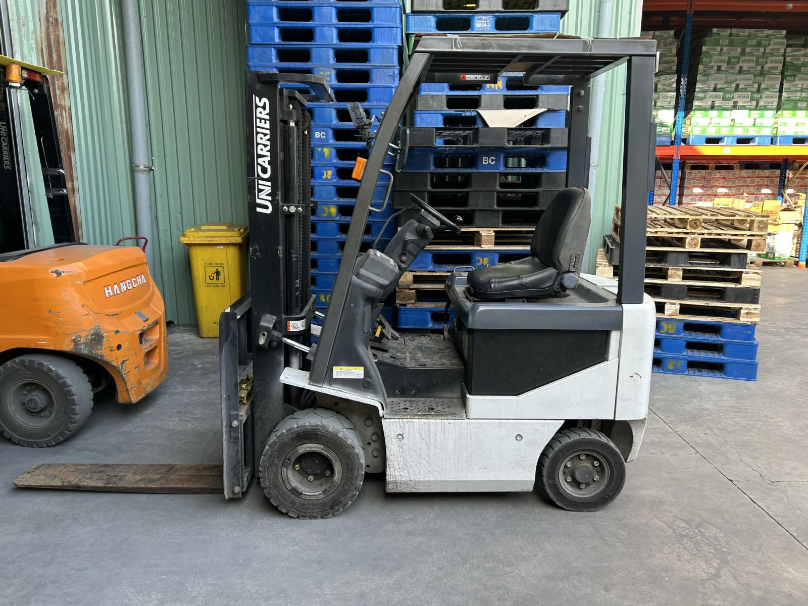 Xe nâng khu công nghiệp Tân Đông Hiệp