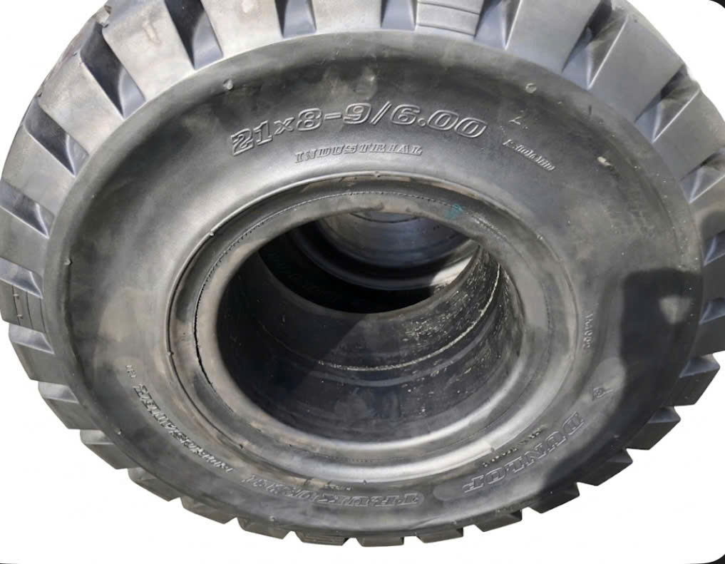 Lốp đặc xe nâng 21x8-9