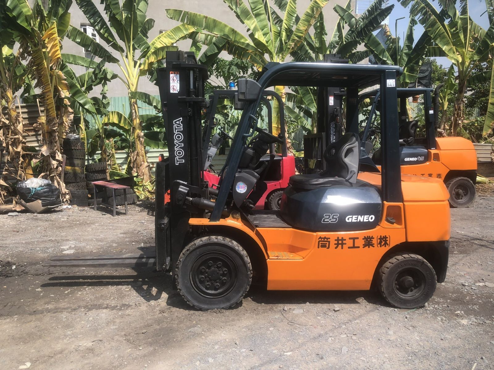 thuê xe nâng dầu toyota 2.5 tấn