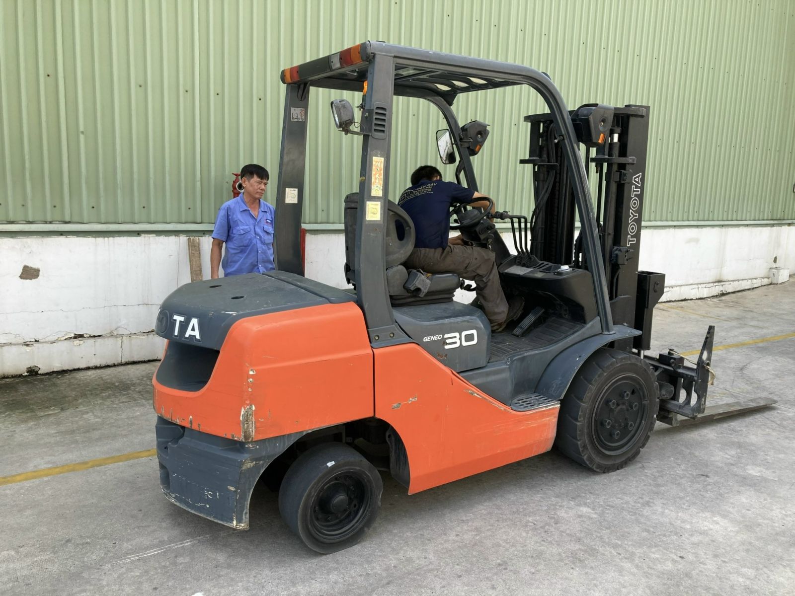 Thuê xe nâng khu công nghiệp Long Đức
