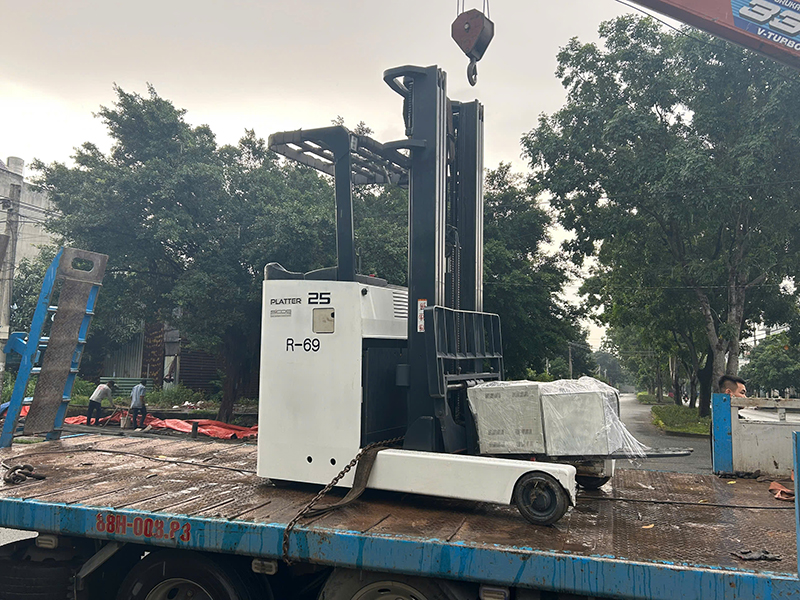 xe nâng điện đứng lái 2.5 tấn
