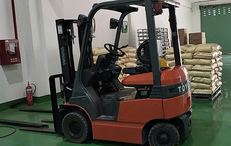 xe nâng điện