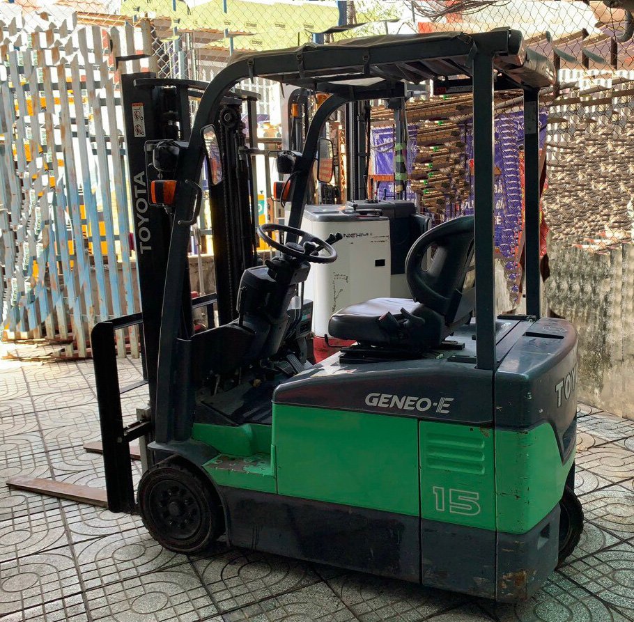 xe nâng điện 3 bánh