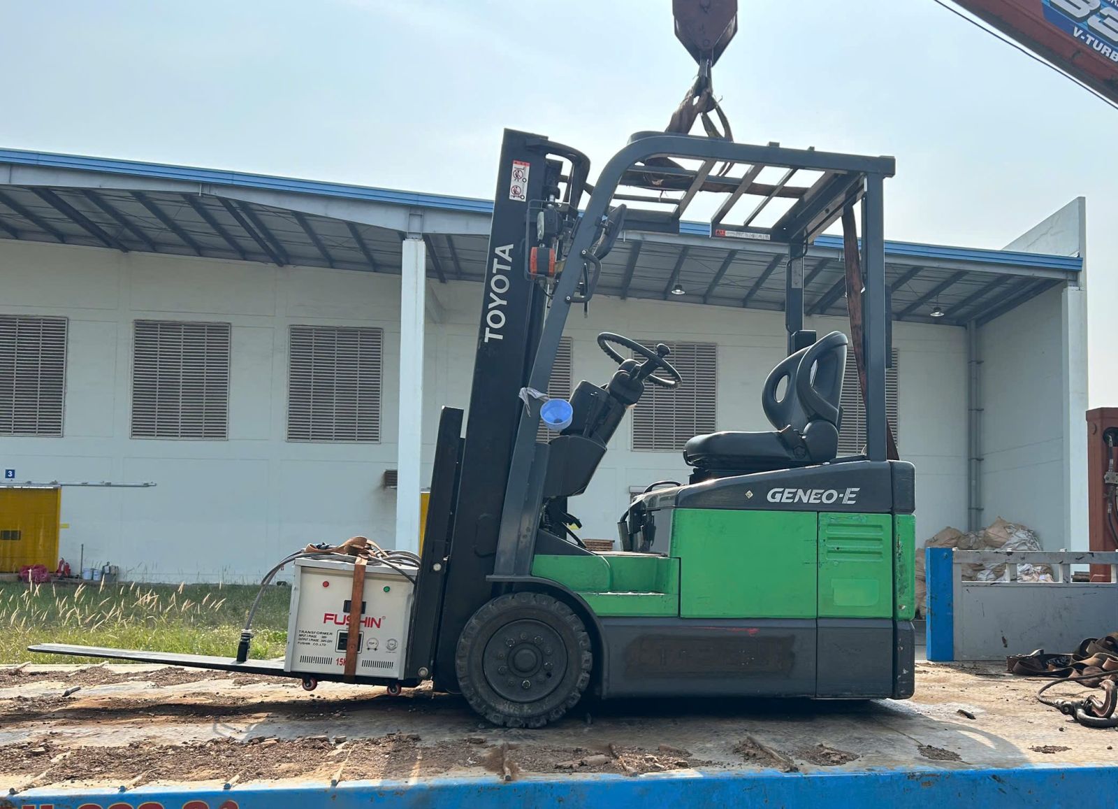 xe nâng điện ngồi lái 3 bánh