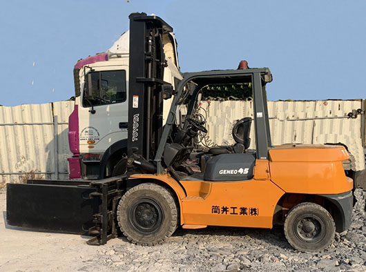 xe nâng dầu