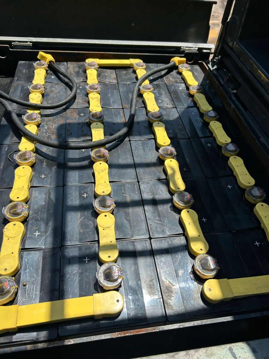 xe nâng nhanh hết bình