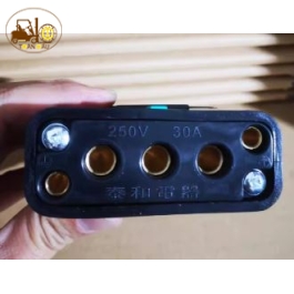 Giắc Cắm Sạc Xe Nâng 250V 30A – Phụ Kiện Sạc An Toàn, Hiệu Suất Cao