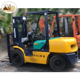 XE NÂNG DẦU KOMATSU 3 TẤN