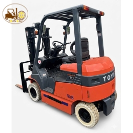 XE NÂNG ĐIỆN TOYOTA 2 TẤN ĐỜI 7