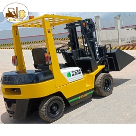 XE NÂNG DẦU TCM 2.5 TẤN