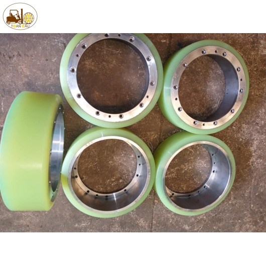 BÁNH PU XE NÂNG ĐIỆN ĐỨNG LÁI