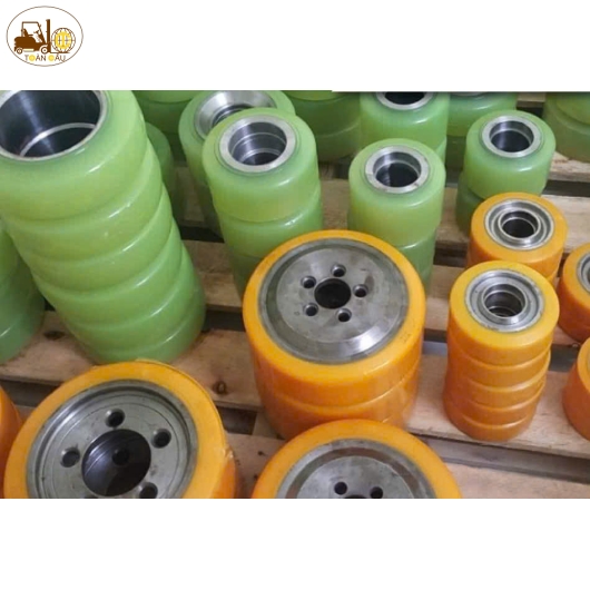 BÁNH PU XE NÂNG ĐIỆN ĐỨNG LÁI