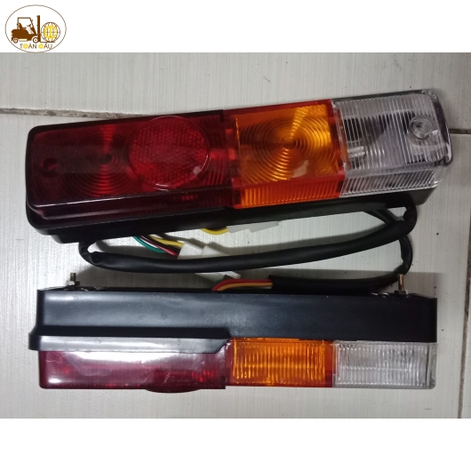 ĐÈN XI NHAN SAU XE NÂNG KOMATSU