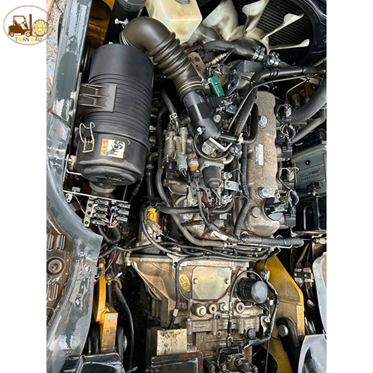 XE NÂNG XĂNG GAS KOMATSU 2.5 TẤN