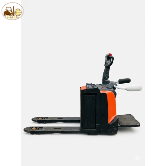 xe nâng pallet mover Toyota 2 tấn