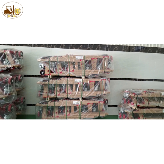 XE NÂNG TAY 3 TẤN