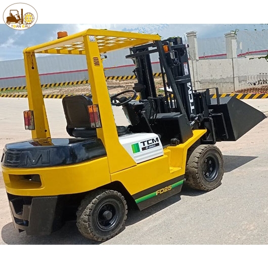 XE NÂNG DẦU TCM 2.5 TẤN