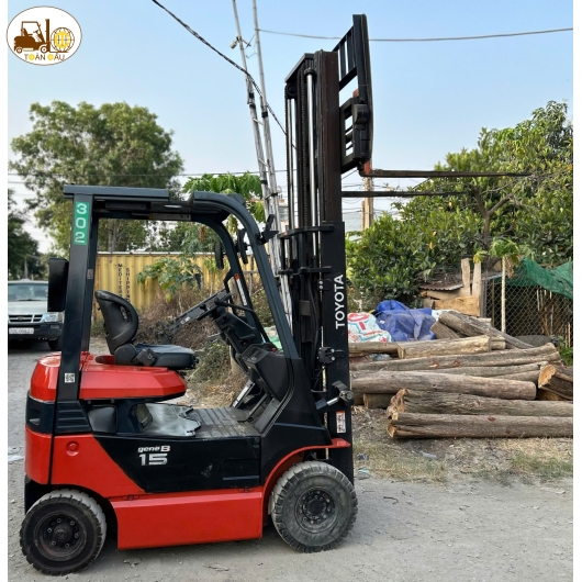 xe nâng hàng toyota
