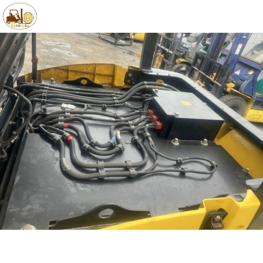 XE NÂNG ĐIỆN KOMATSU 2.5 TẤN