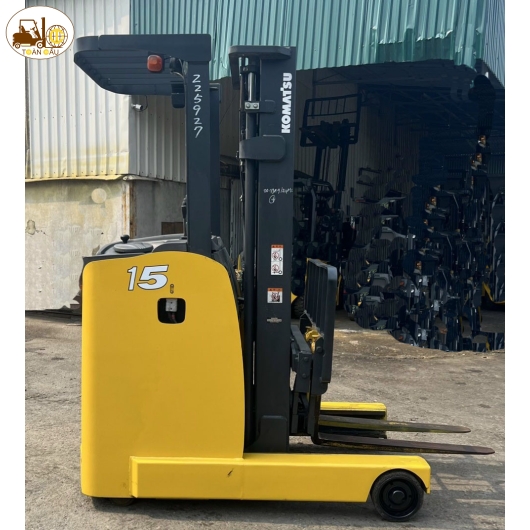 XE NÂNG ĐIỆN ĐỨNG LÁI KOMATSU 1.5 TẤN 